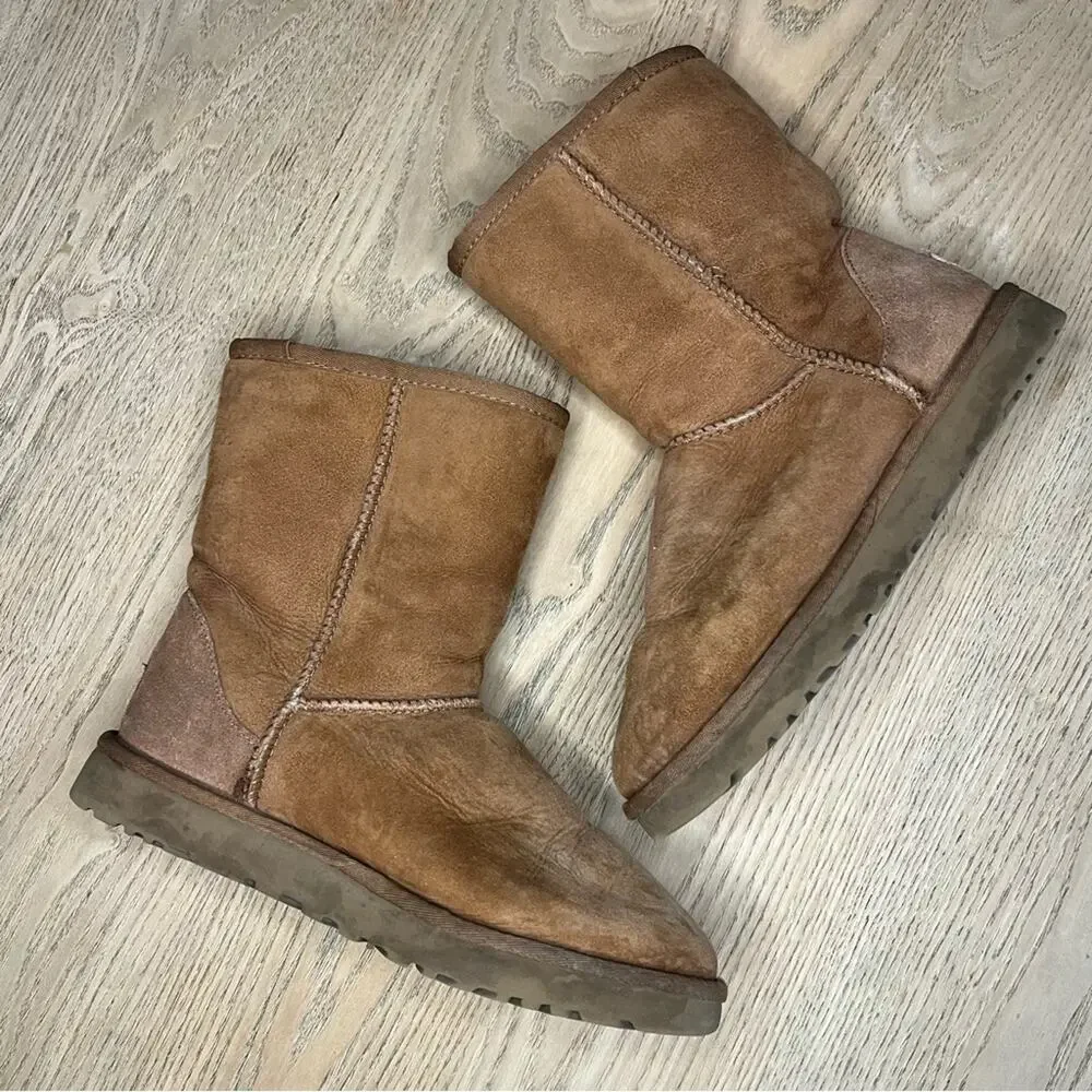 UGG Women’s Classic Short II Shearling Lined Chestnut Tan Winter Boots Size 8
